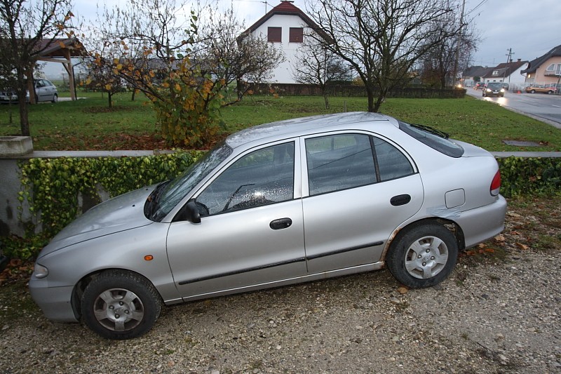 Podarim Hyundai Accent 1.3, letnik 1999, 150.000 km