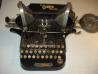 pisalni stroj iz leta 1927,,,filmska kamera iz leta 1954,,,