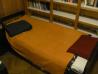 postelja okvir z jogijem