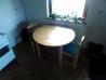 Okrogla lesena miza in 2 stola