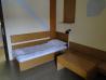 Oprema študentskih sob - postelje, mize, omare, police