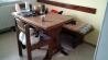 Masivna miza, kuhinjski klop in tri stoli (hrast)