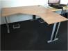 Kotna pisarniška miza