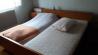 Zakonska postelja 180 x 190 z dvema nočnima omaricama