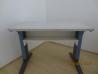 Kovinska mizica modro, siva, zelo kvalitetna in vzdržljiva za šolarj