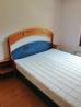 Boxspring postelja z jogijem (180x210) in nočni polički
