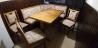 Komplet kuhinjske mize, klopi in treh stolov