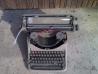 Starinski pisalni stroj Oliveti