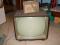 Starinska lesena televizija in starinski radijo