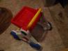 hojica- pomoč ko se malček postavlja na noge in dela prve korake