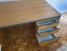 Lesena miza 65 cm x 120 cm s predali na obeh straneh