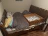 zelo kakovostna postelja z jogijem dimenzije 180x155cm in izvlečnima