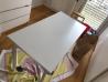 manjša pisalna miza bele barve 60x120