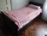 Starinska zakonska postelja z nočnimi omaricami