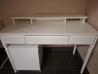 podarim dve IKEA pisalni mizi in predalnik
