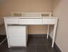 podarim dve IKEA pisalni mizi in predalnik